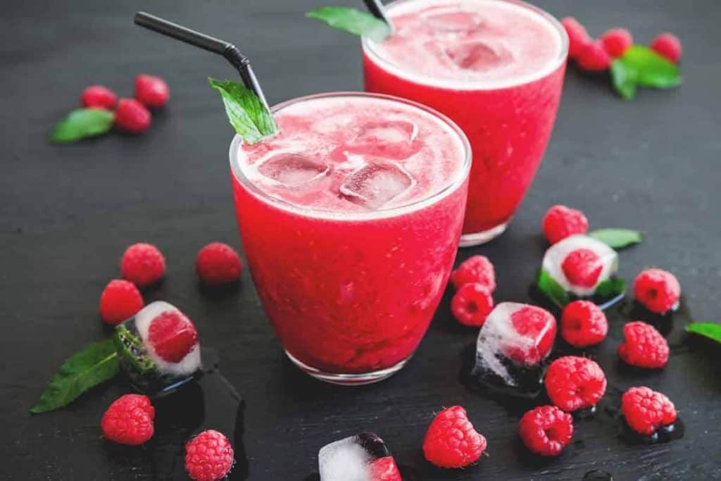 Raspberry Thyme Smash Gin Cocktail Ginnatic Deutschlands größter