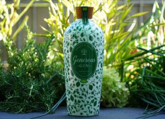 Testbericht Generous Gin Organic Gin Eine Flasche des Generous Organic Gins