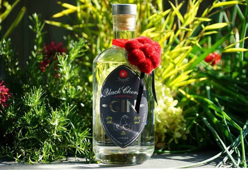Eine Flasche des Black Cherry Gins