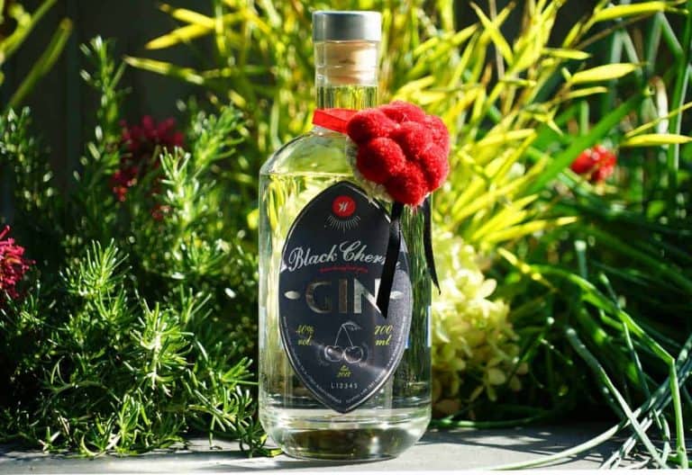 Eine Flasche des Black Cherry Gins
