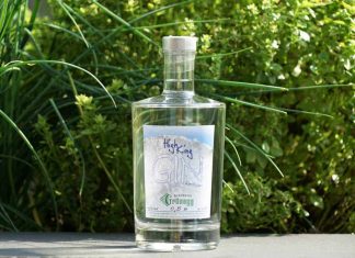 Testbericht High King Gin Eine Flasche des High King Gins