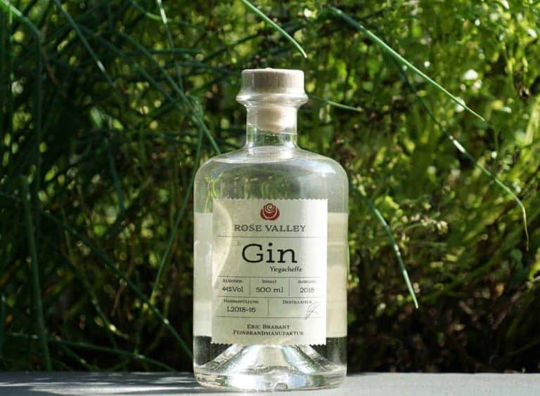 Eine Flasche des Rose Valley Yirgacheffe Gins