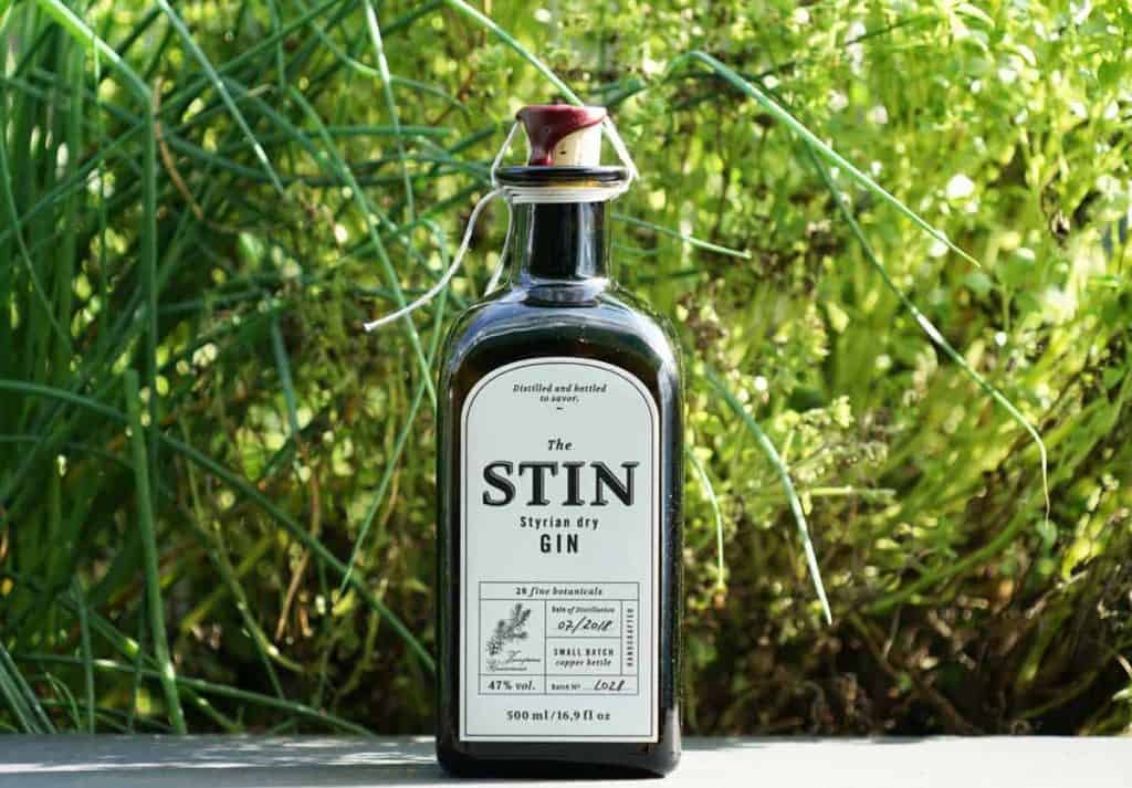 Eine Flasche des Stin Gins