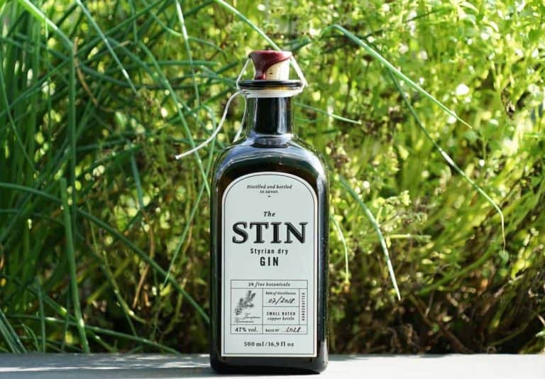 Eine Flasche des Stin Gins