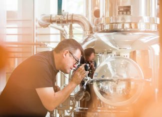 Interview mit Hubertus Vallendar – Brennmeister von 11 Gin-Sorten Pressefoto Hubertus Vallendar