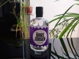 Eine Flasche des Hans Jürgen Eiszeit Gins