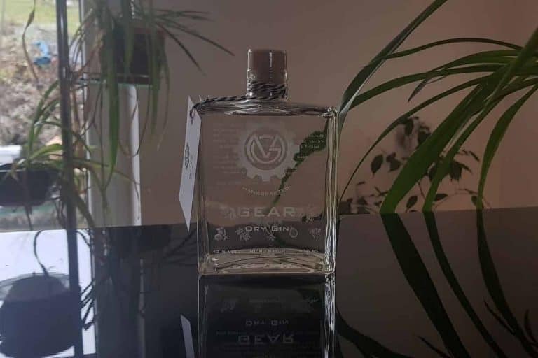 Eine Flasche des Gear Gins