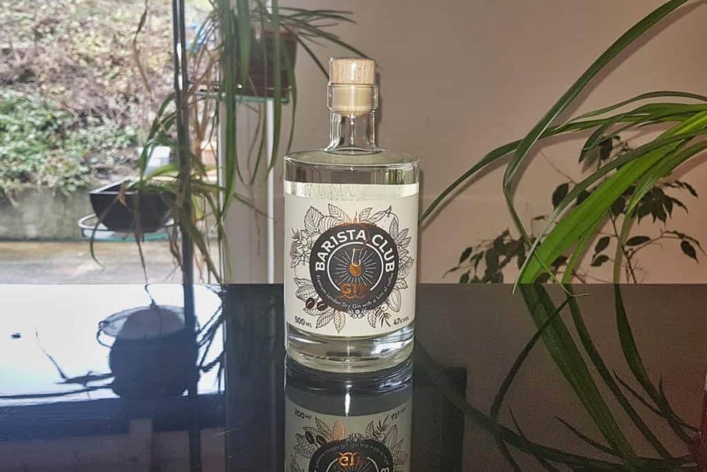 Eine Flasche des Barista Club Gins