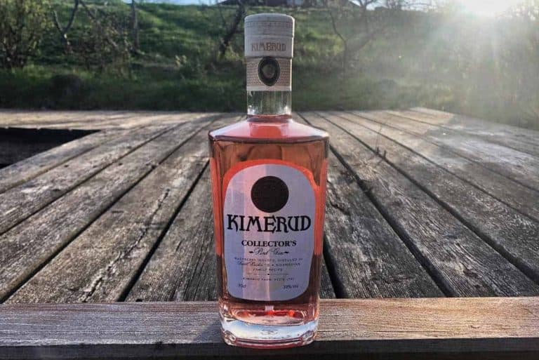 Eine Flasche des Kimerud Pink Gins