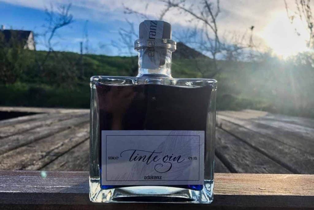 Eine Flasche des Tinte Gins