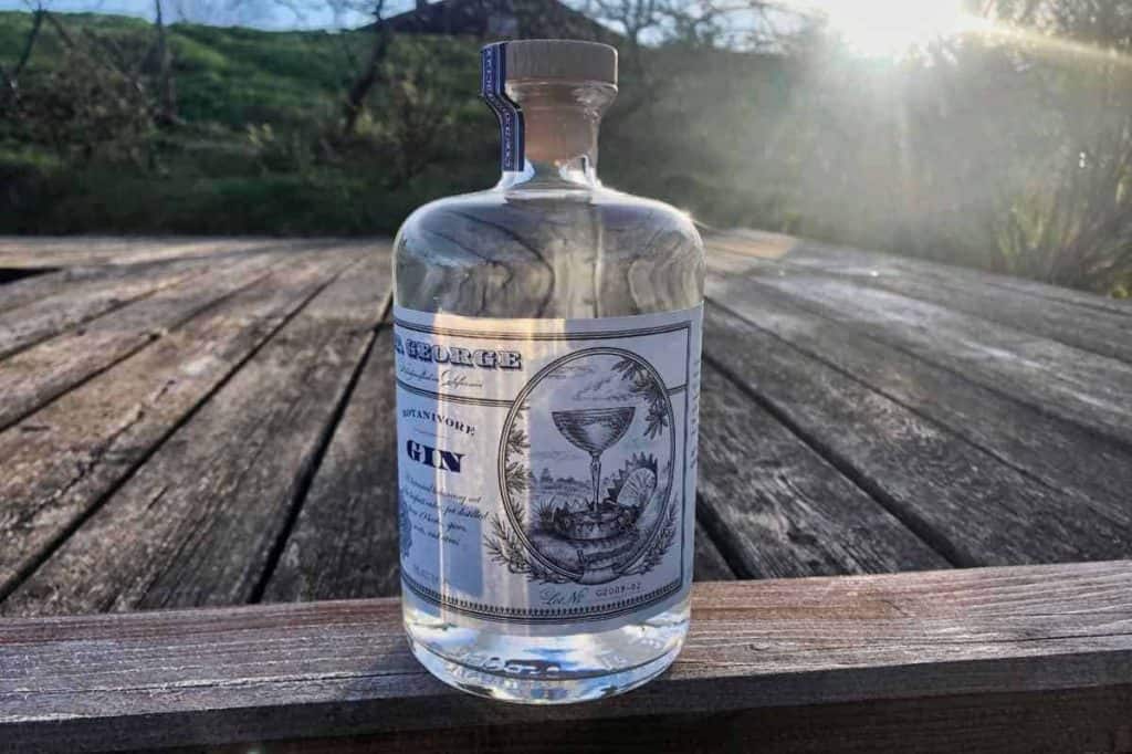 Eine Flasche des St. George Botanivore Gins