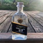 Testbericht London Hopfen Dry Gin Eine Flasche des Hopfen London Dry Gins