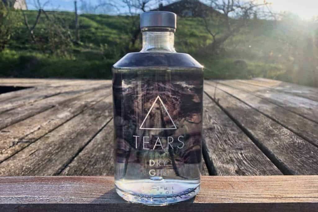 Eine Flasche des Tears Gins
