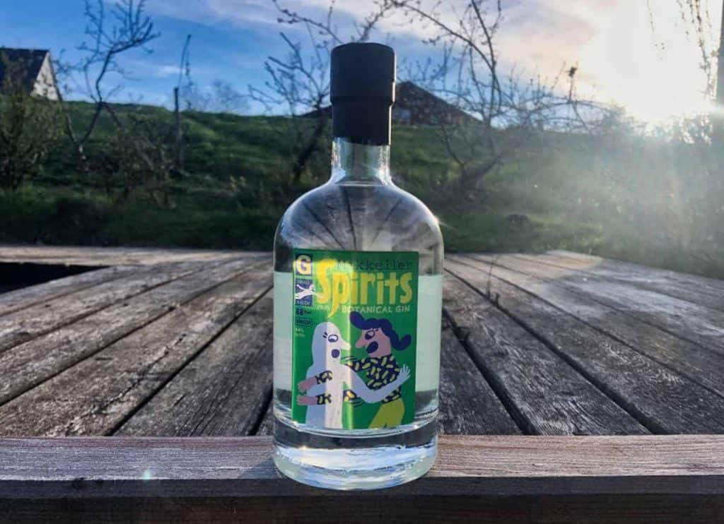 Eine Flasche des Mikkeller Spirits Gins