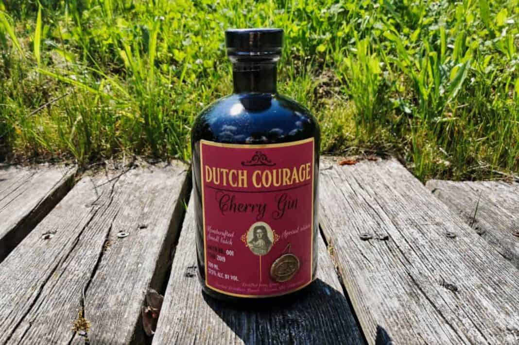 Eine Flasche des Zuidam Dutch Courage Cherry Gins