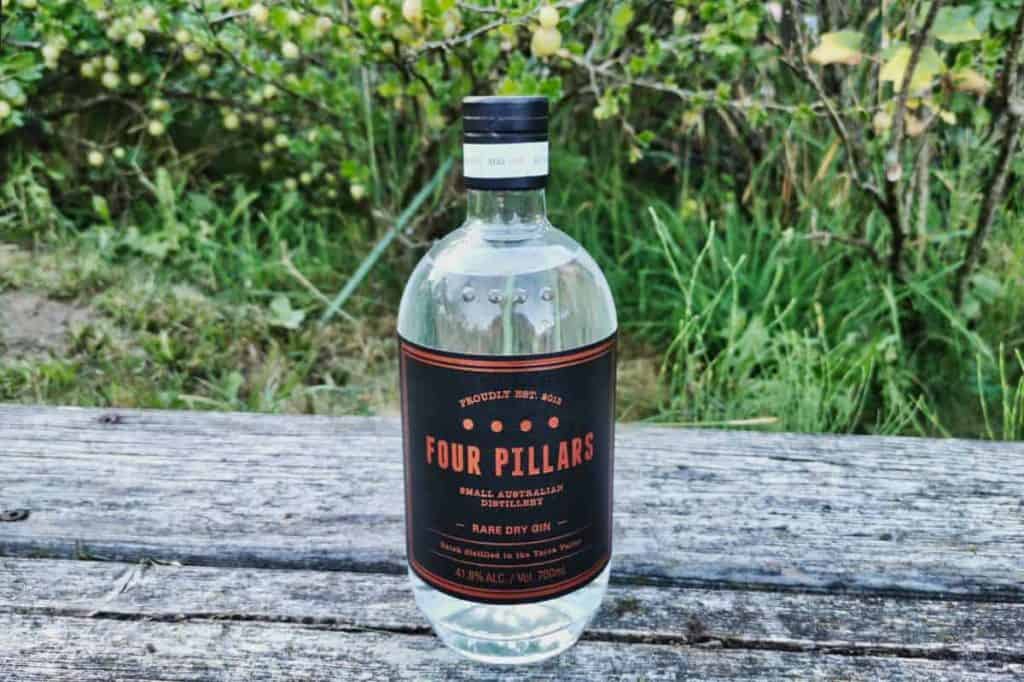 Eine Flasche des Four Pillars Rare Dry Gins