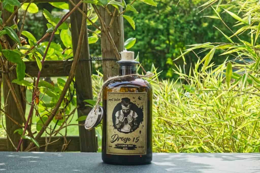 Eine Flasche des Drogen 15 Gins