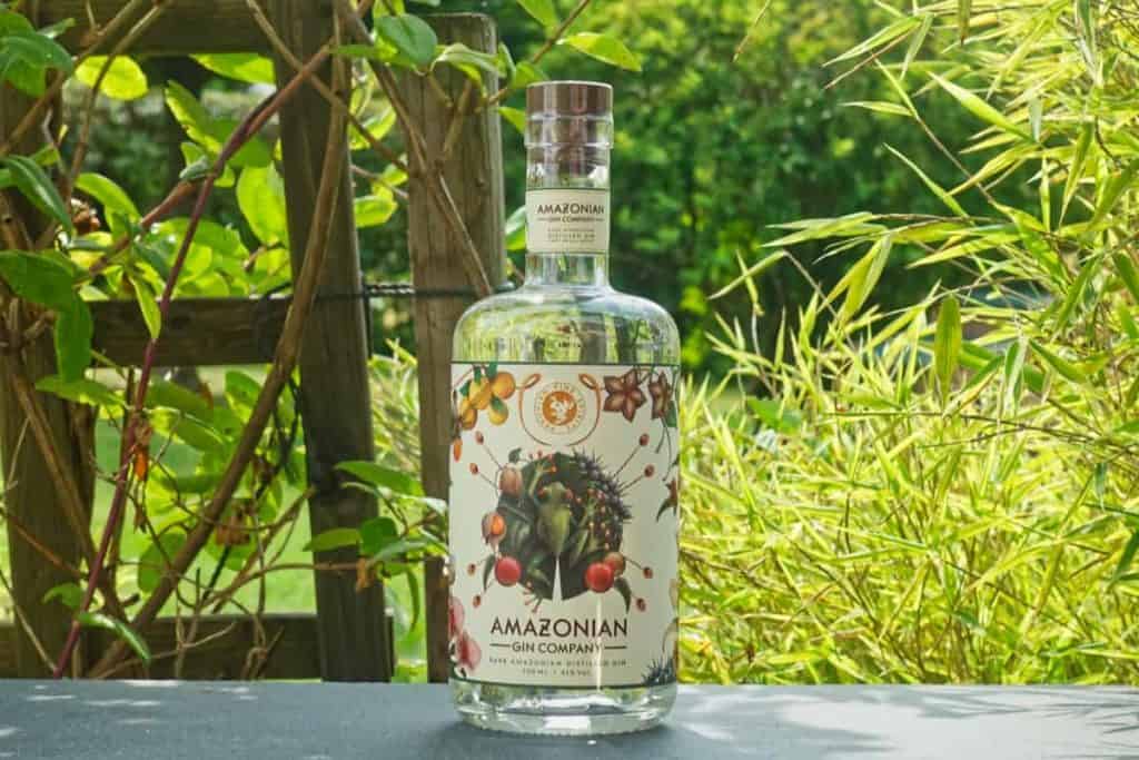 Eine Flasche des Amazonian Gins