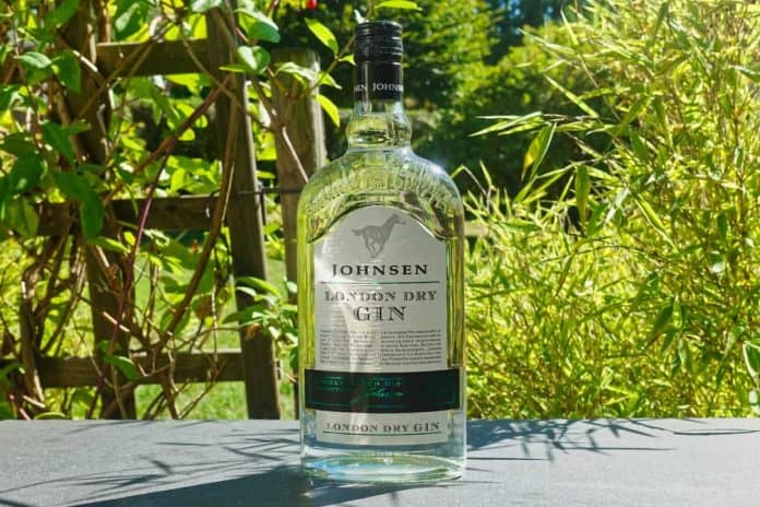 Eine Flasche des Johnson London Dry Gins