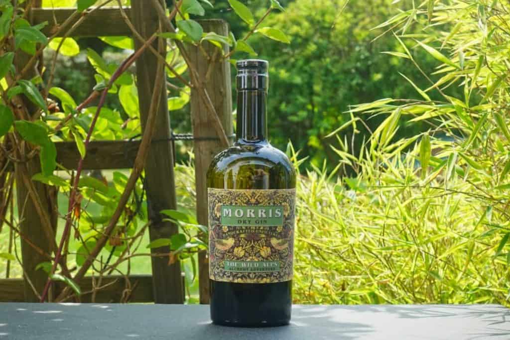 Eine Flasche des Morris Dry Gins