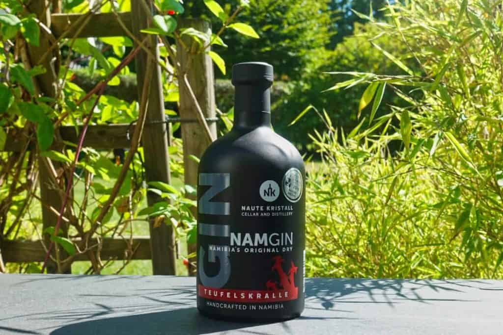 Eine Flasche des Nam Gins