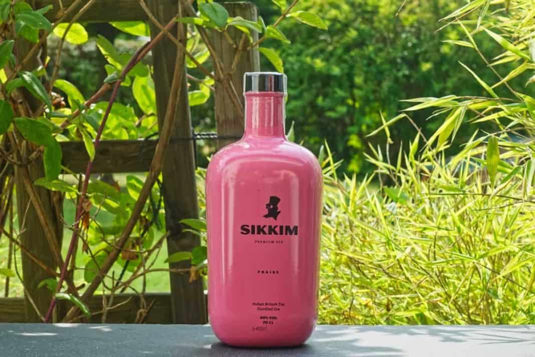 Eine Flasche des Sikkim Fraise Gins