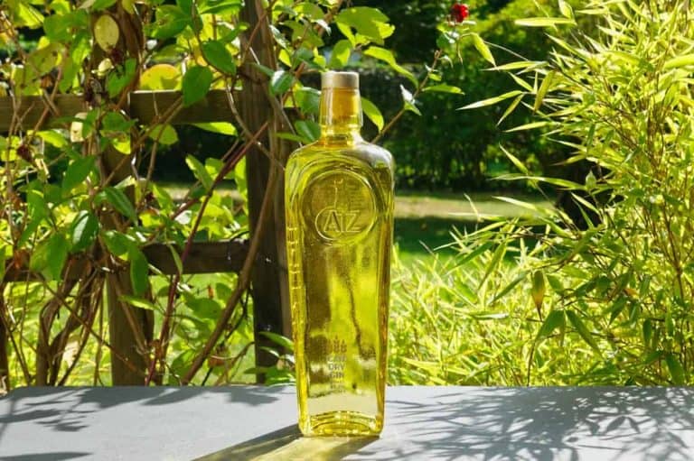 Eine Flasche des Catz Gins