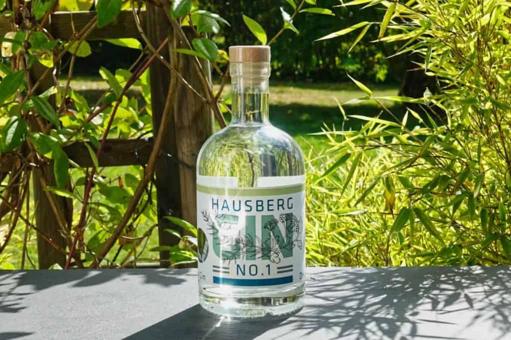 Eine Flasche des Hausberg Gin No.1