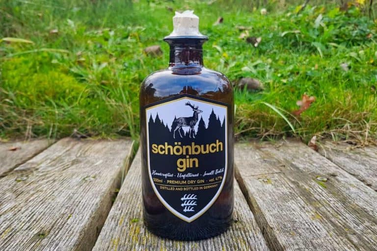 Eine Flasche des Schönbuchs Gin