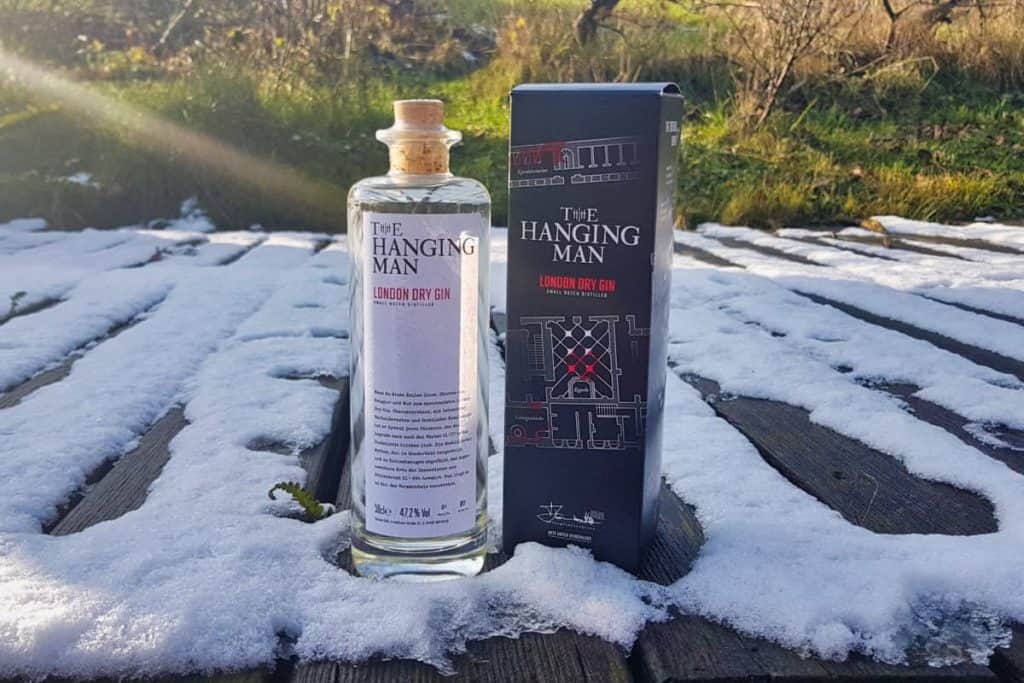 Eine Flasche mit Geschenkverpackung des The Hangingman Gins