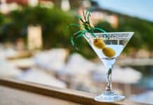 Gin und Casino-Kultur: Wie der Martini zum Symbol stilvoller Abendunterhaltung wurde